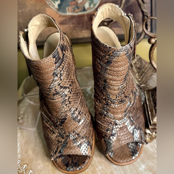 EUC Paul Green “Cayenne” in Platino/Sisal Snake Print Bootie. UK Sz 3.5/US 6 - Picture 10 of 16